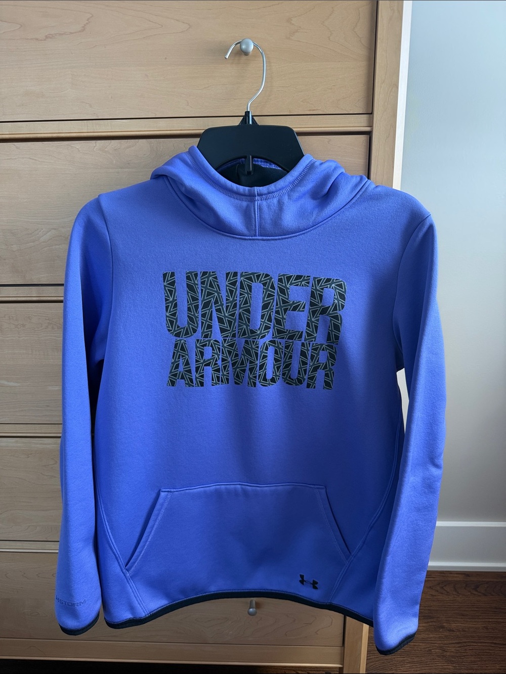 Under Armour Girls Purple Logo Pullover Hoodie with front pocket Size Youth XL